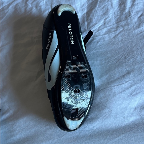 Peloton Black and Red Cycling Shoes - Picture 2 of 3